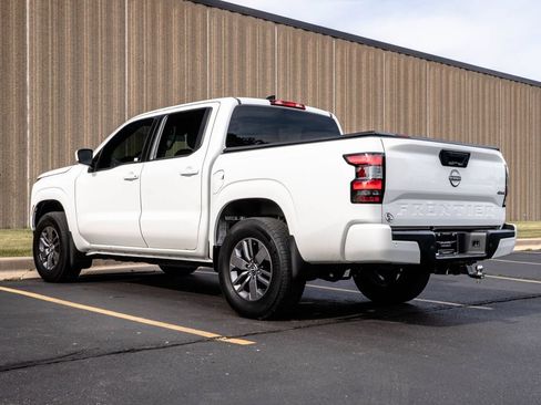 Used 2025 Nissan Frontier SV AWD/4WD image 7