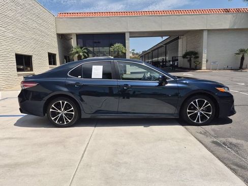 Used 2018 Toyota Camry SE FWD image 4