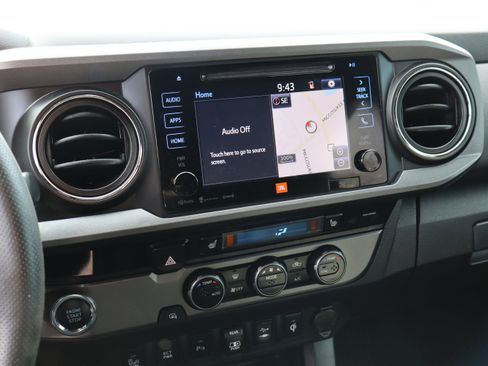 Used 2018 Toyota Tacoma TRD Off-Road w/ TRD Premium Off Road Package image 32