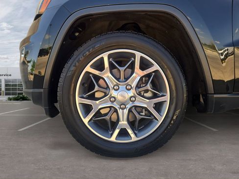 Certified 2022 Jeep Grand Cherokee Limited w/ Trailer Tow Group IV image 14