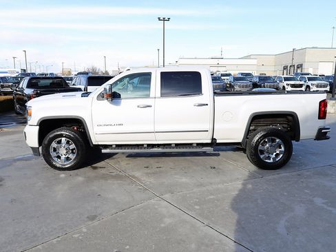 Used 2019 GMC Sierra 3500 Denali w/ Duramax Plus Package image 3