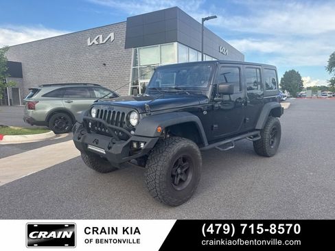 Used 2017 Jeep Wrangler Unlimited Sport w/ Connectivity Group AWD/4WD image 8