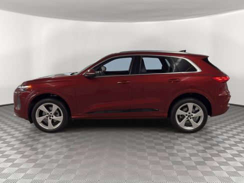 Used 2025 Audi Q5 Premium Plus AWD/4WD image 2
