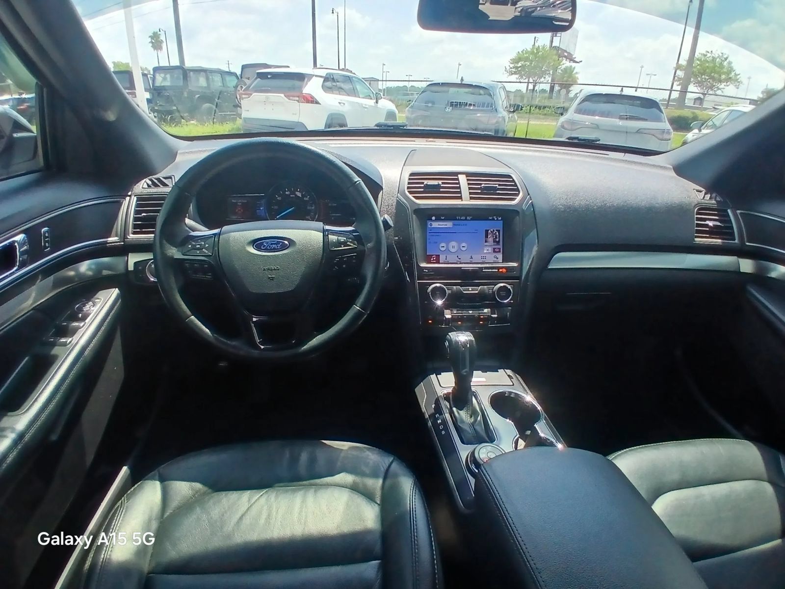 Used 2018 Ford Explorer XLT w/ Equipment Group 202A AWD/4WD image 28