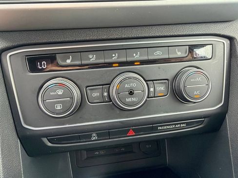 Used 2021 Volkswagen Atlas Cross Sport SE w/ Panoramic Sunroof Package AWD/4WD image 19