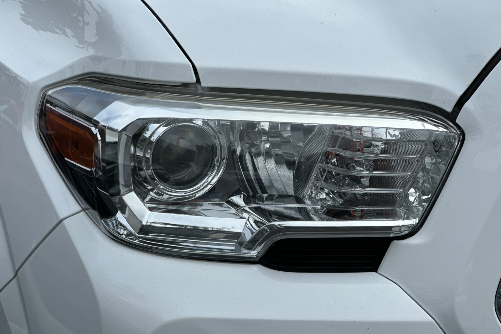 Used 2020 Toyota Tacoma SR5 RWD image 12