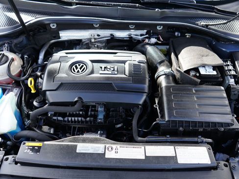 Used 2015 Volkswagen Golf R 4-Door image 9