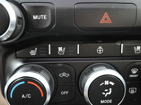 Used 2022 RAM 1500 Laramie AWD/4WD image 22
