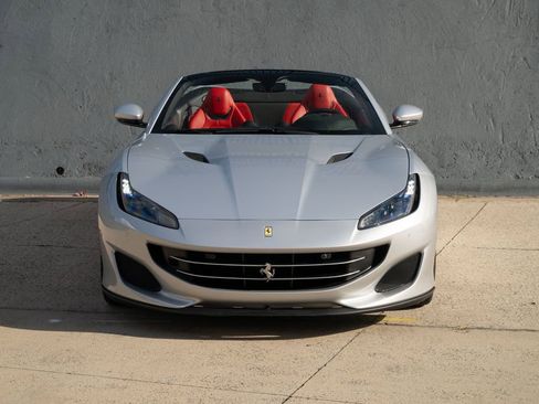 Used 2019 Ferrari Portofino image 6