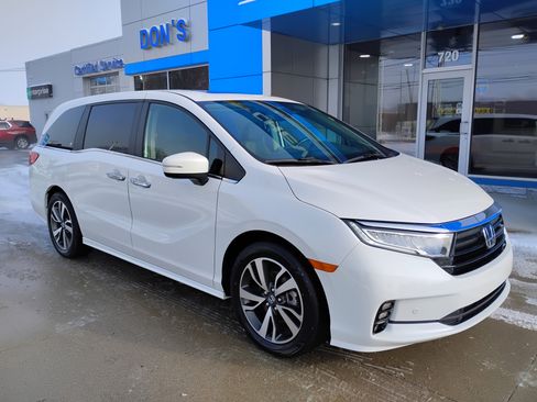 Used 2024 Honda Odyssey Touring image 3
