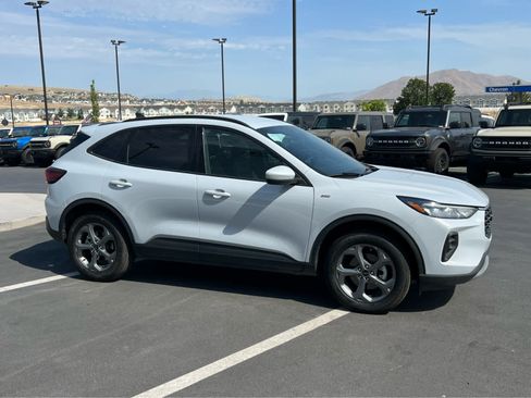 Certified 2025 Ford Escape ST-Line Select AWD/4WD image 5