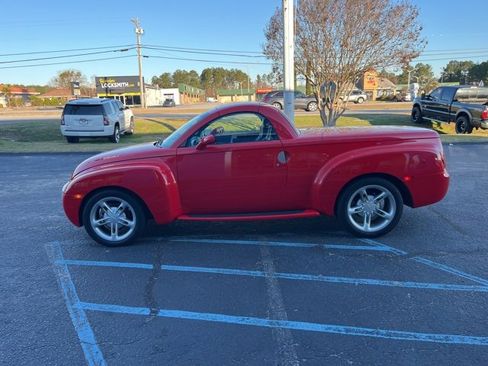 Used 2005 Chevrolet SSR w/ Preferred Equipment Group image 36