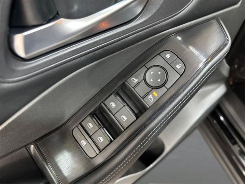 Used 2025 Nissan Rogue SV AWD/4WD image 29