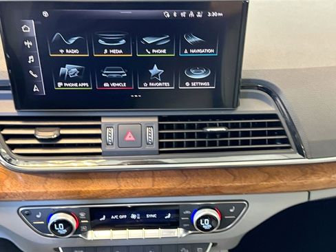 Used 2022 Audi Q5 2.0T Premium Plus w/ Premium Plus Package AWD/4WD image 13