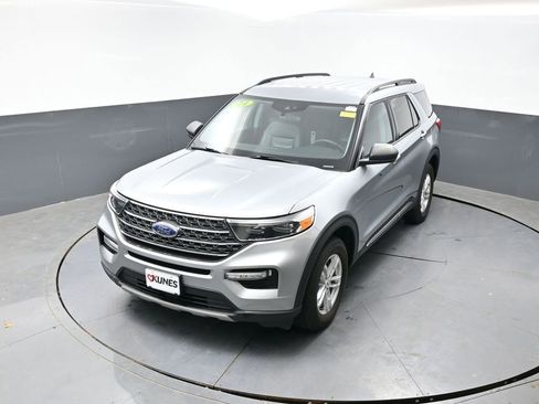 Used 2024 Ford Explorer XLT w/ Equipment Group 202A AWD/4WD image 50
