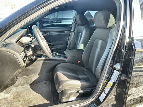 Used 2023 Honda Civic Sport image 3