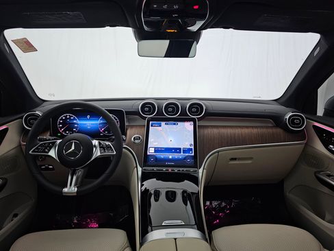 Certified 2025 Mercedes-Benz GLC 300 4MATIC w/ Driver Assistance Package image 28