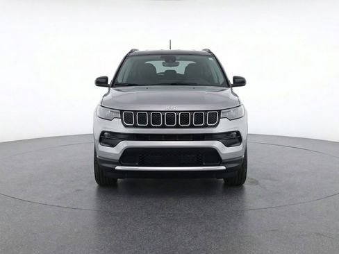 Used 2025 Jeep Compass Limited AWD/4WD image 2