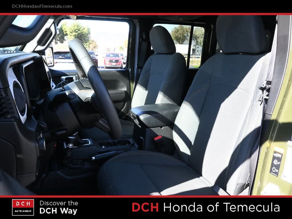 Used 2024 Jeep Wrangler Unlimited AWD/4WD image 18