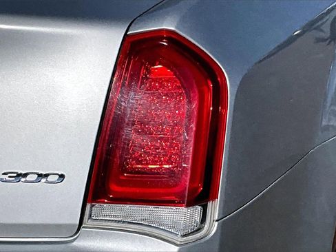 Used 2019 Chrysler 300 Touring w/ Chrome Appearance Package image 22