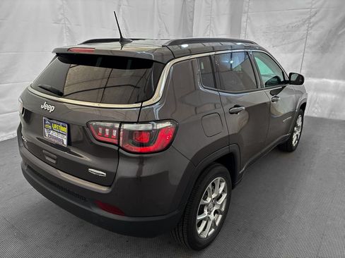 Used 2024 Jeep Compass Latitude AWD/4WD image 7