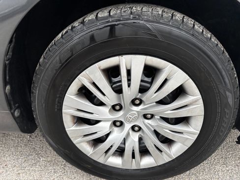 Used 2012 Toyota Camry LE image 25