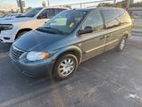 Used 2007 Chrysler Town & Country Touring image 2