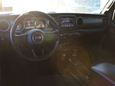 Certified 2022 Jeep Gladiator Sport image 3