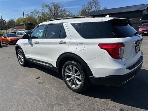 Used 2023 Ford Explorer XLT w/ Equipment Group 202A AWD/4WD image 7