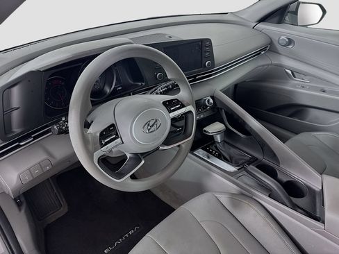 Used 2023 Hyundai Elantra SEL FWD image 9