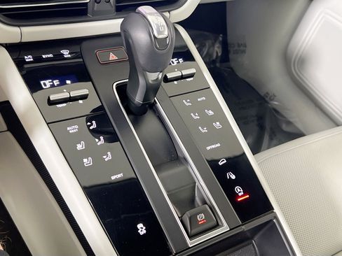 Used 2023 Porsche Macan image 17