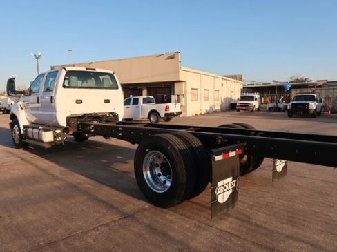 Used 2019 Ford F650 2WD Crew Cab Super Duty image 6