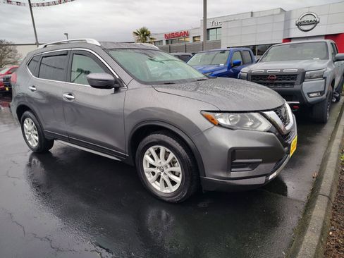 Used 2019 Nissan Rogue SV image 3