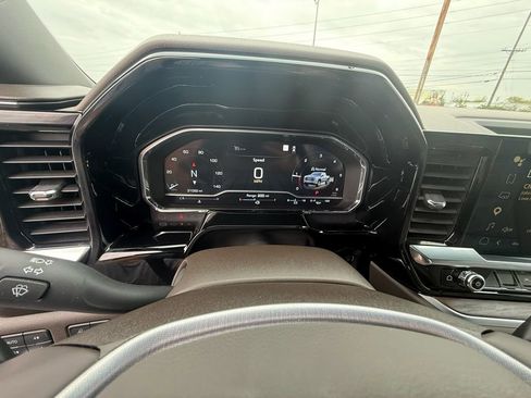 Used 2023 GMC Sierra 1500 SLT image 17