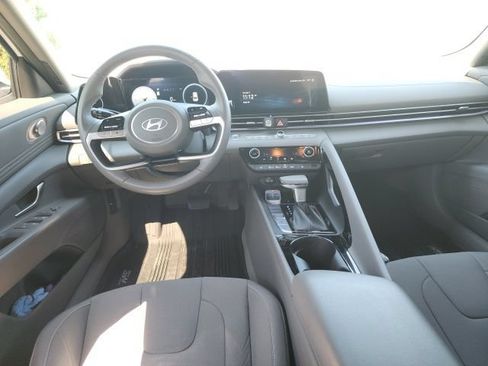 Used 2024 Hyundai Elantra SEL w/ Convenience Package FWD image 7