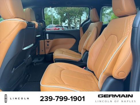 Used 2023 Chrysler Pacifica Pinnacle image 15