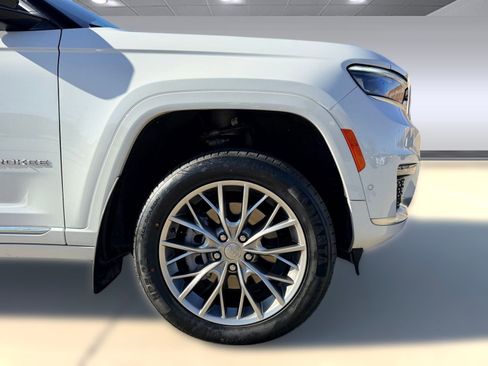 Used 2024 Jeep Grand Cherokee L Summit w/ Advanced Protech Group IV image 9