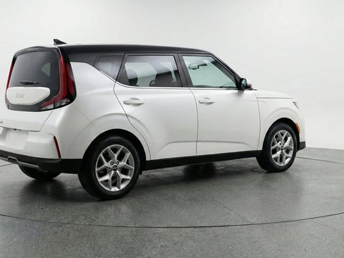 Used 2025 Kia Soul LX w/ LX Technology Package FWD image 9