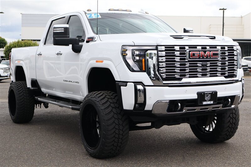 Used 2025 GMC Sierra 3500 Denali w/ Denali Reserve Package AWD/4WD image 8