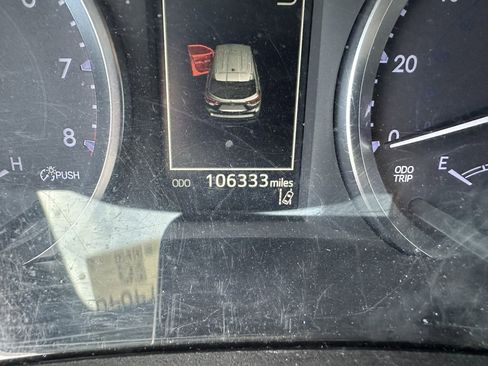 Used 2018 Toyota Highlander Plus w/ Carpet Mat Package (TMS) image 10