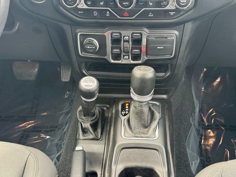 Used 2023 Jeep Gladiator Sport AWD/4WD image 14