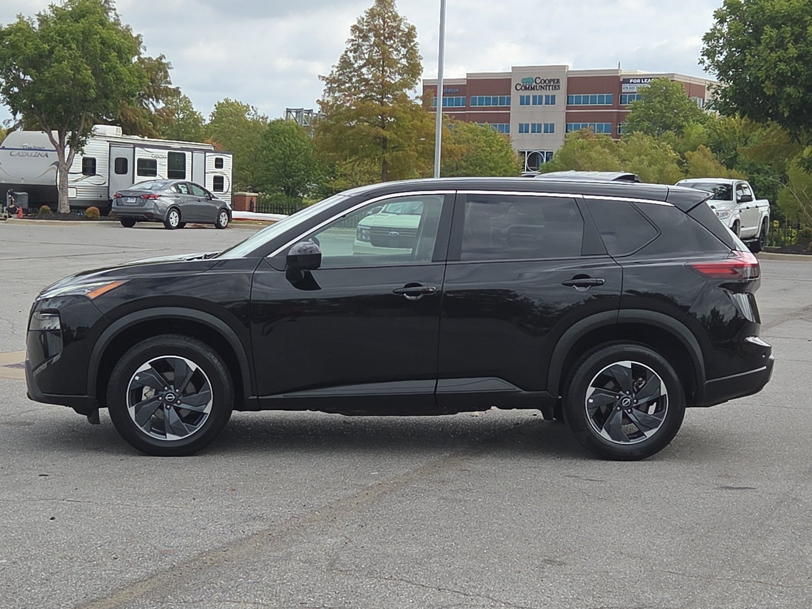 Used 2025 Nissan Rogue SV AWD/4WD image 3
