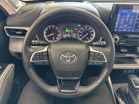 Used 2022 Toyota Highlander Platinum AWD/4WD image 21