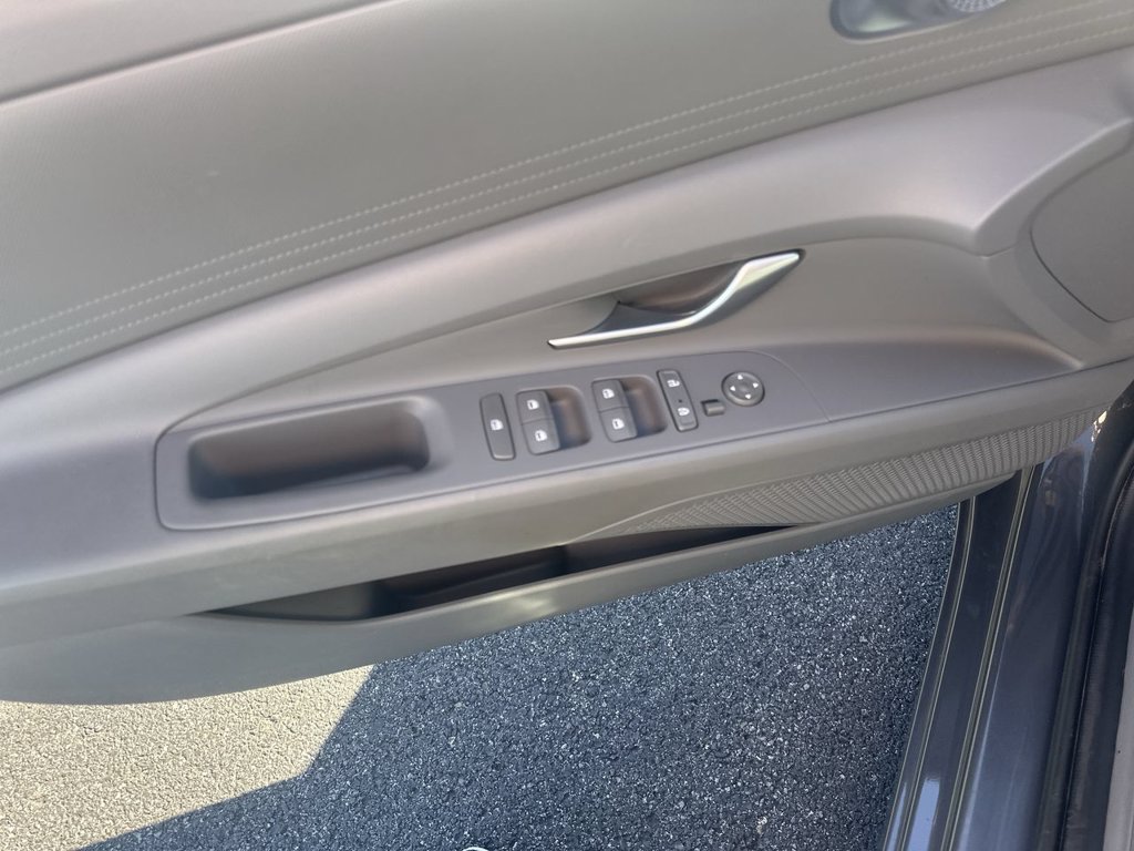 Used 2023 Hyundai Elantra SEL FWD image 19