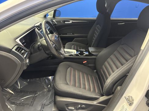 Used 2015 Ford Fusion SE w/ Equipment Group 201A FWD image 12