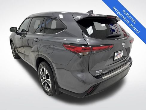 Used 2022 Toyota Highlander XLE image 6