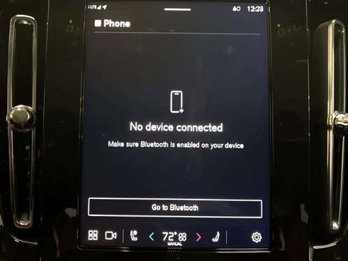 Used 2025 Volvo XC40 B5 Plus image 39