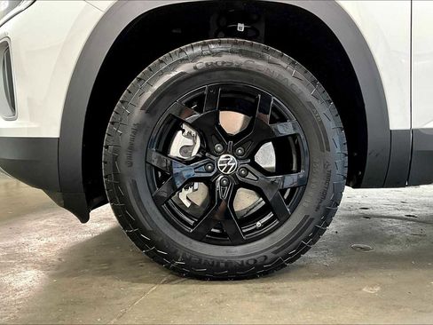 New 2025 Volkswagen Atlas Peak Edition SE image 14