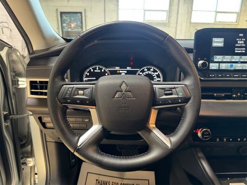 Used 2022 Mitsubishi Outlander SE image 15