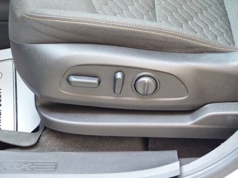 Used 2021 Chevrolet Equinox LT FWD image 25